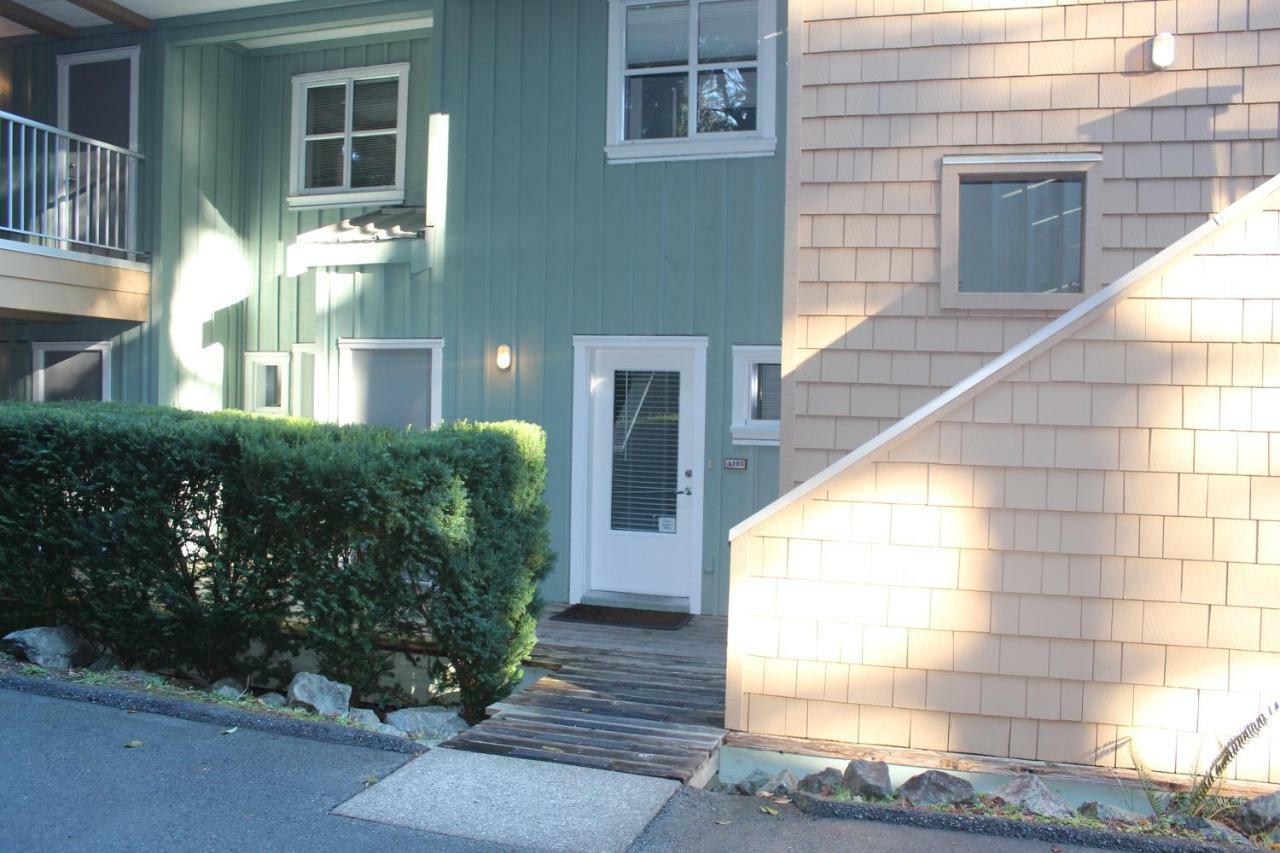 Siennas Harbour House *